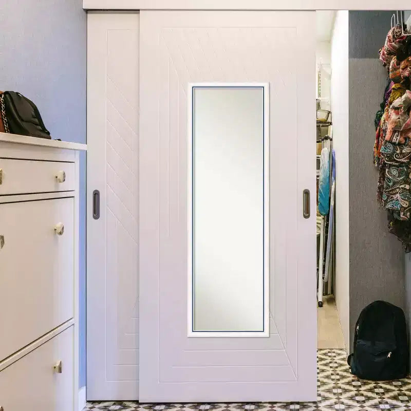 Miroir de porte sur pied encadré de bois blanc et bleu, simple