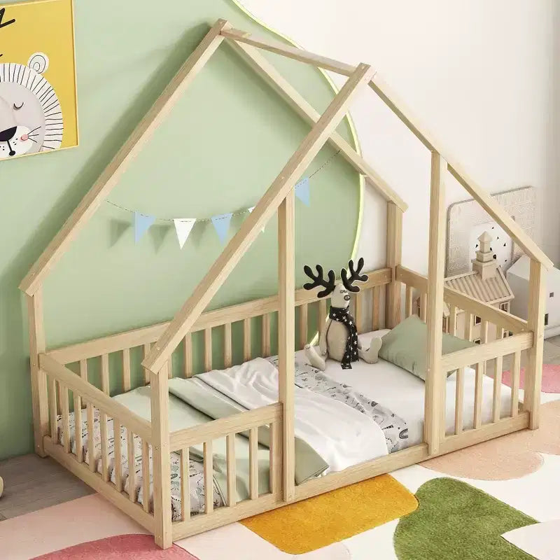 Lit de sol de style maison avec barrières de sécurité, jumeau, gris/naturel/blanc, pour 1 enfant