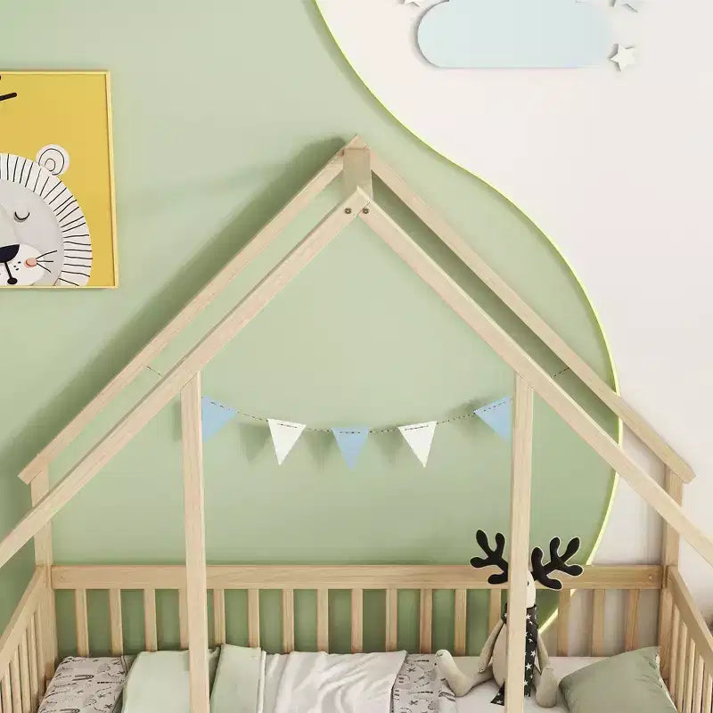 Lit de sol de style maison avec barrières de sécurité, jumeau, gris/naturel/blanc, pour 1 enfant
