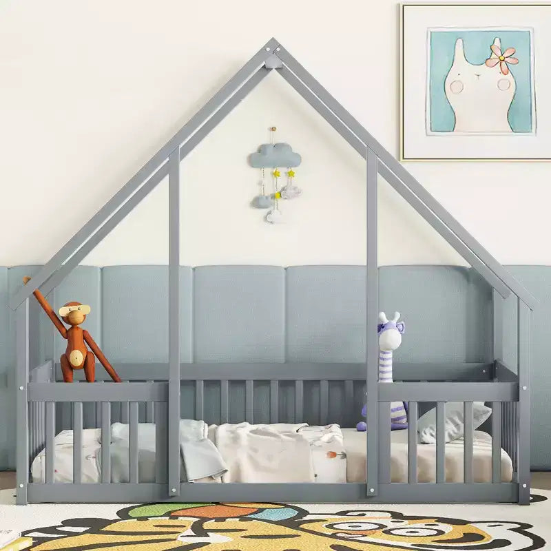 Lit de sol de style maison avec barrières de sécurité, jumeau, gris/naturel/blanc, pour 1 enfant