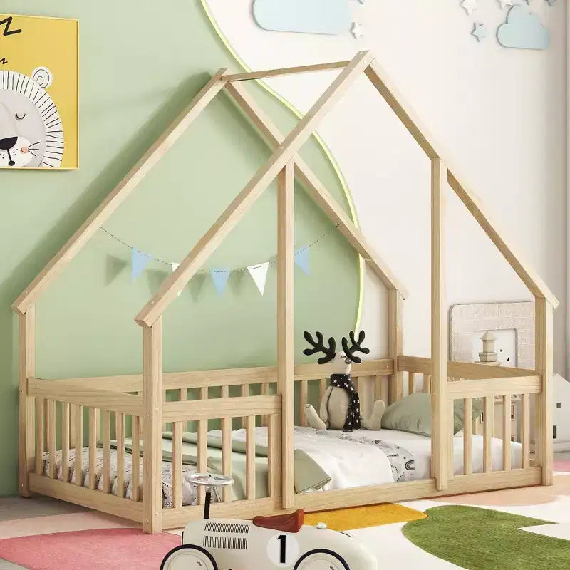 Lit de sol de style maison avec barrières de sécurité, jumeau, gris/naturel/blanc, pour 1 enfant